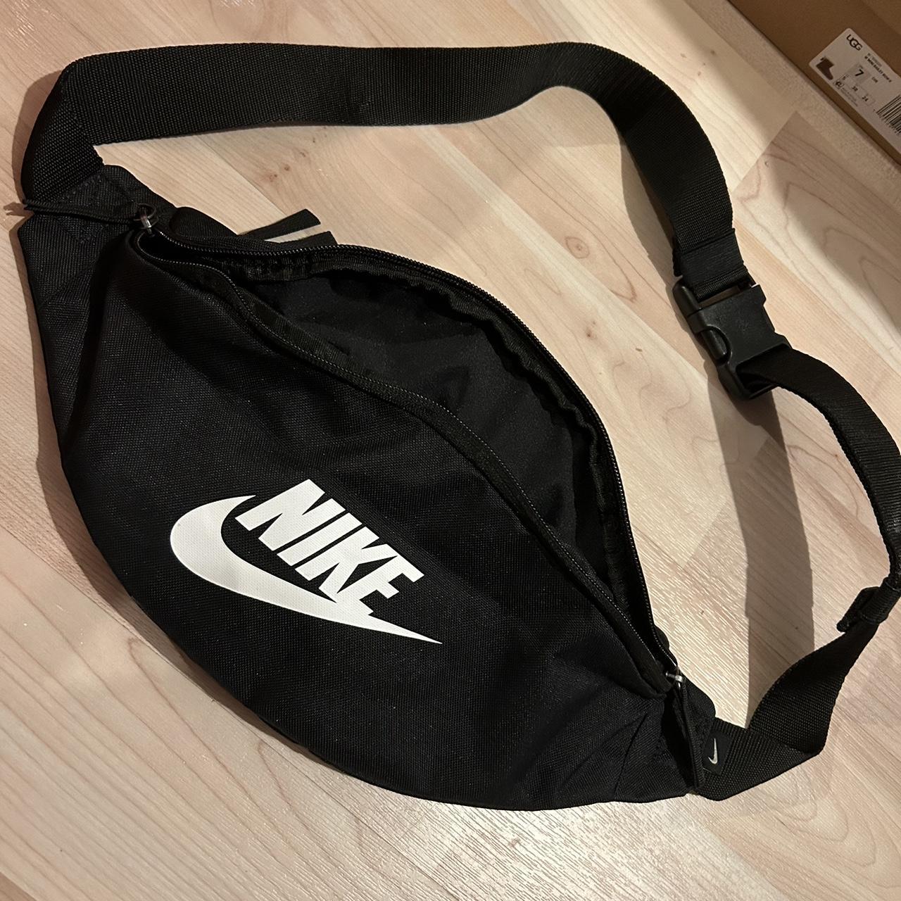 Black nike bum discount bag