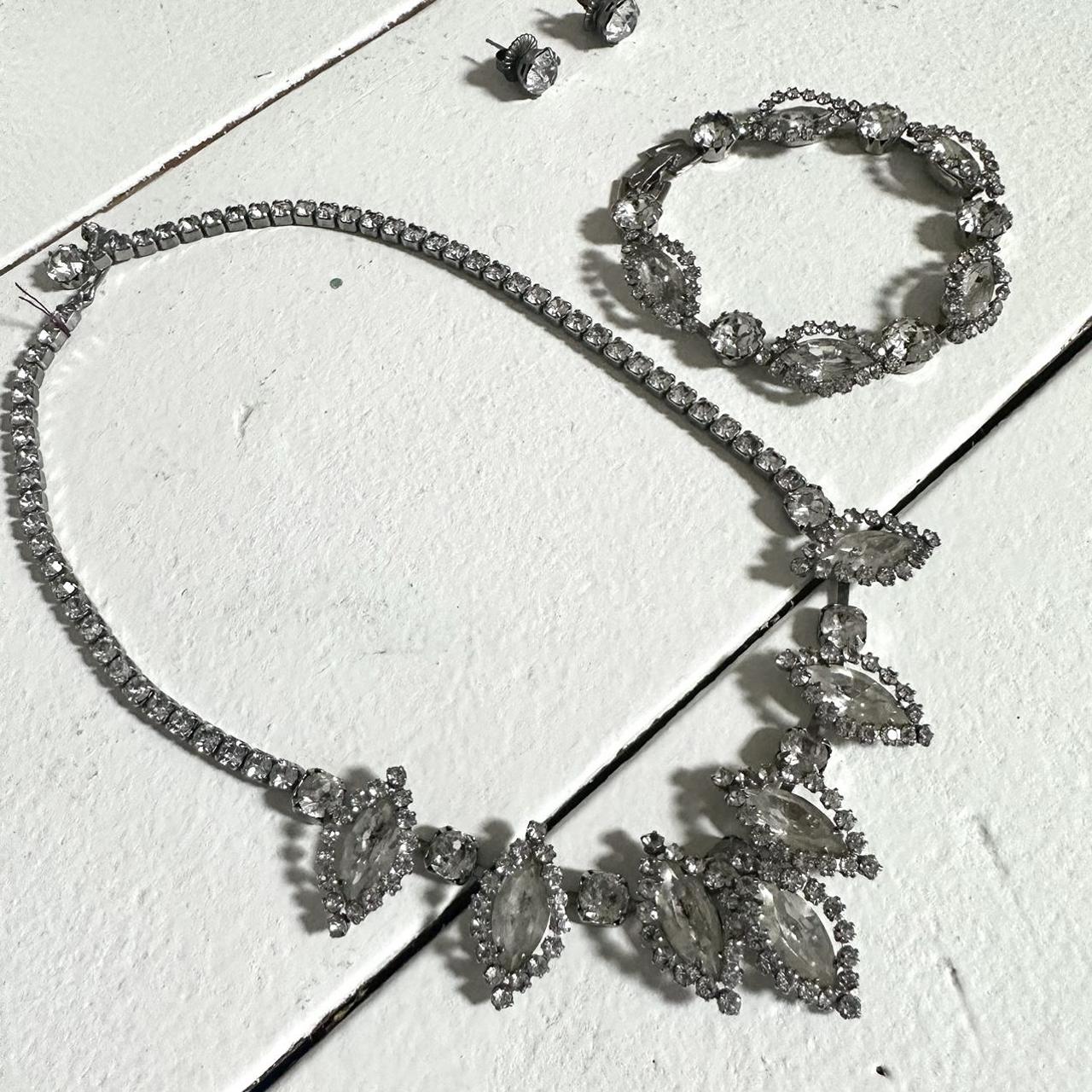 Beautiful vintage Weiss jewelry set complete... Depop