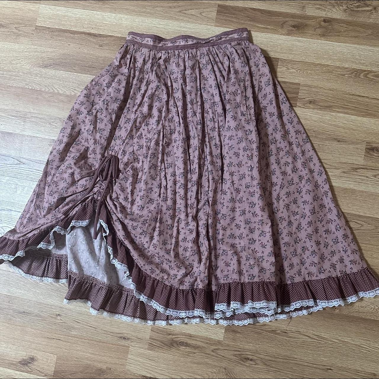 Gunne sax skirt so adorable the way it cinches up.... - Depop