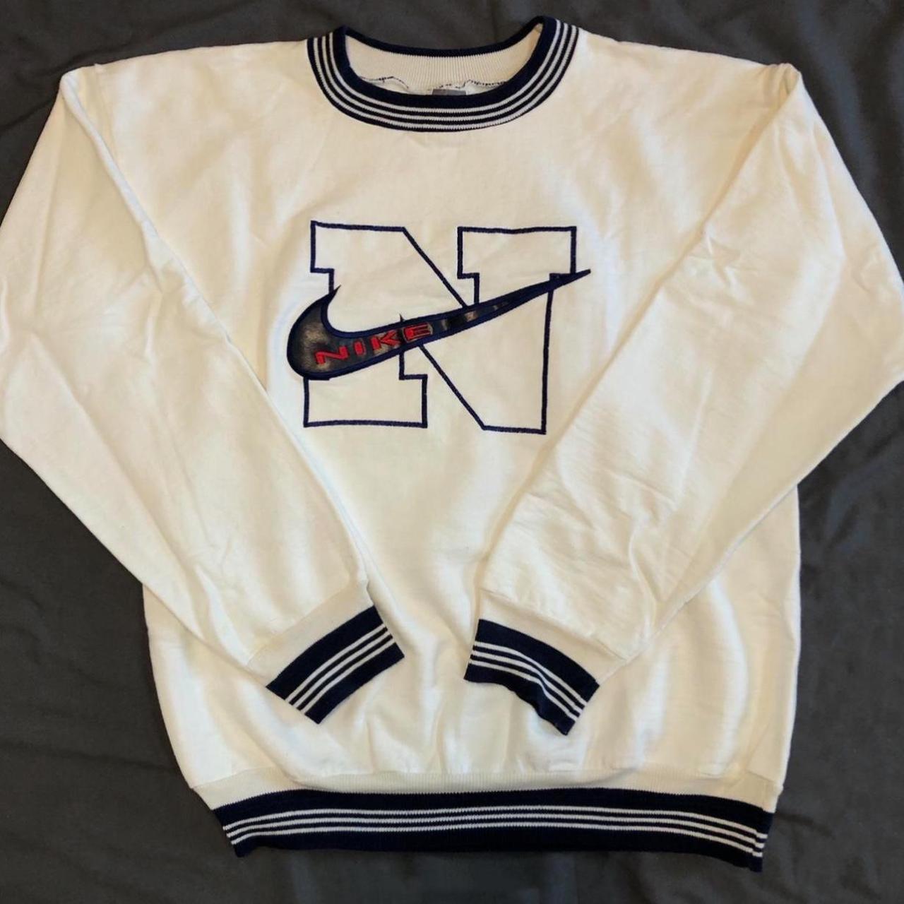 white nike vintage sweatshirt