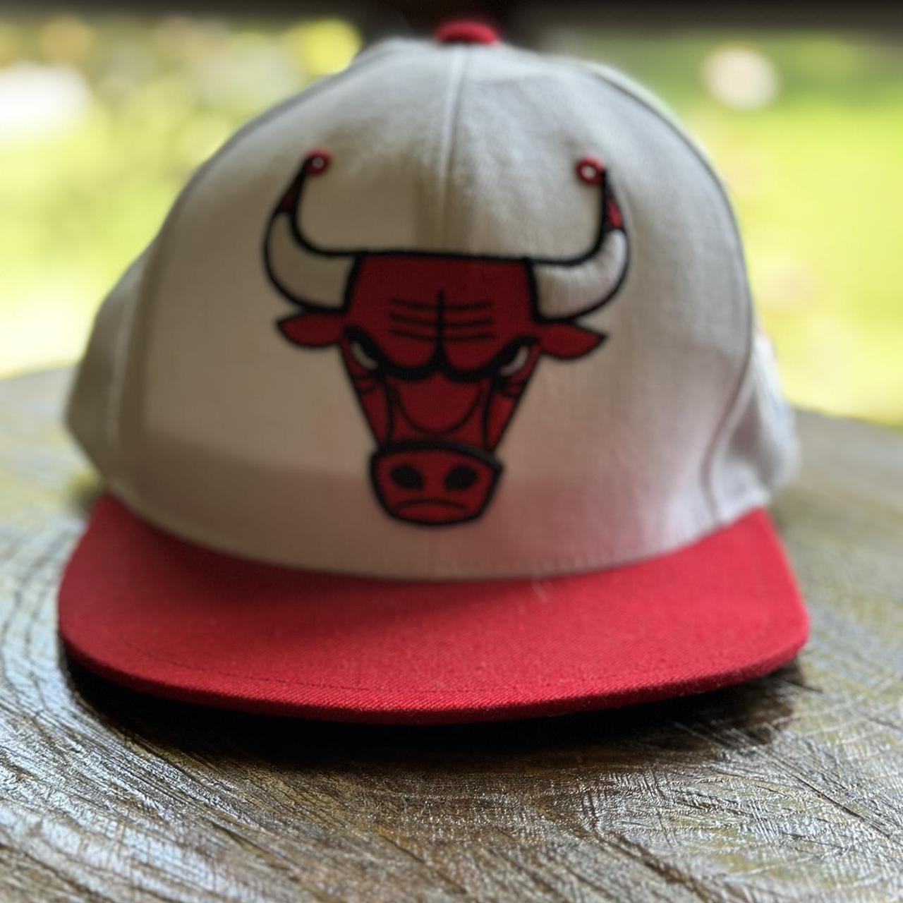 Mitchell & Ness Red / White Chicago Bulls Snapback Hat