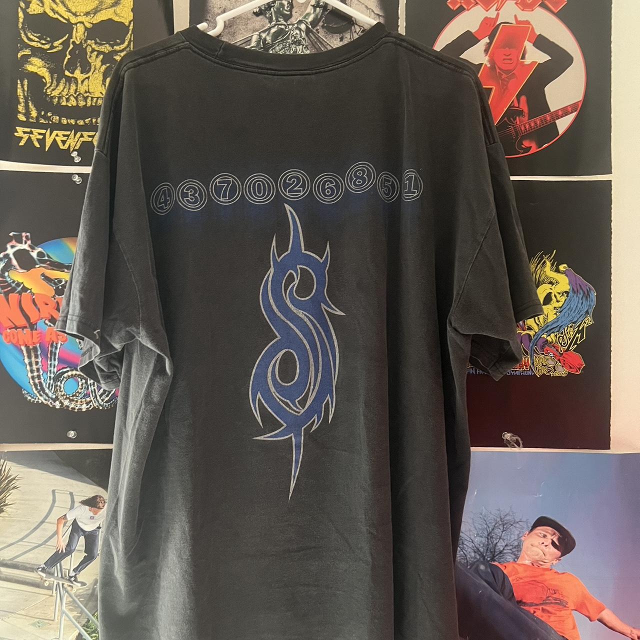 2001 slipknot “437026851” , fits true XL, has perfect...