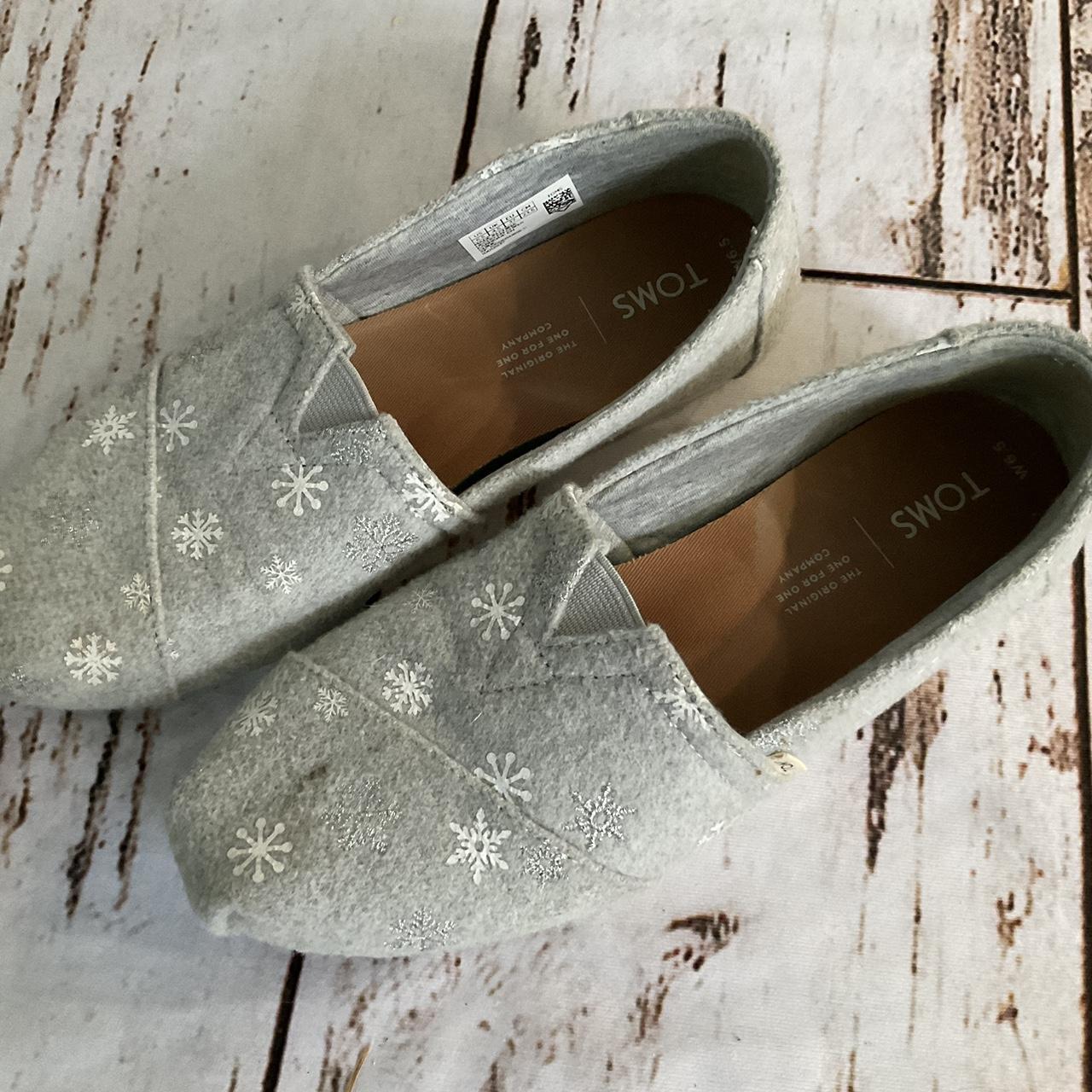 TOMS SNOWFLAKE CLASSIC SLIP ON SHOES Size Depop