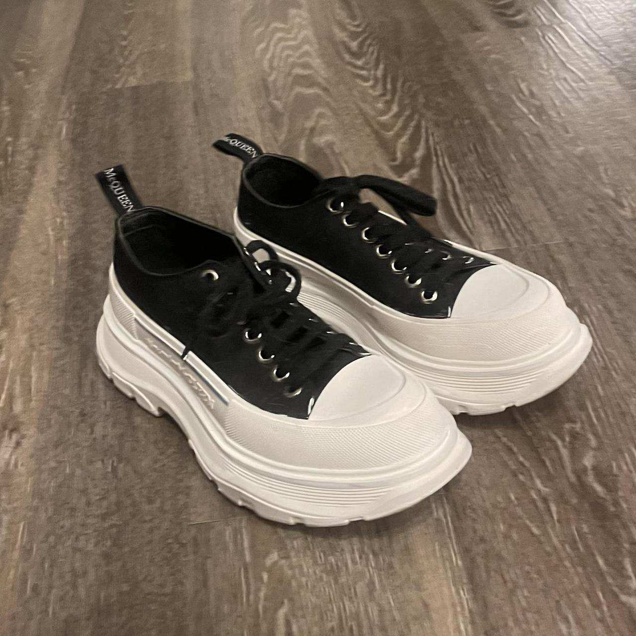 alexander mcqueen tread slick lace up