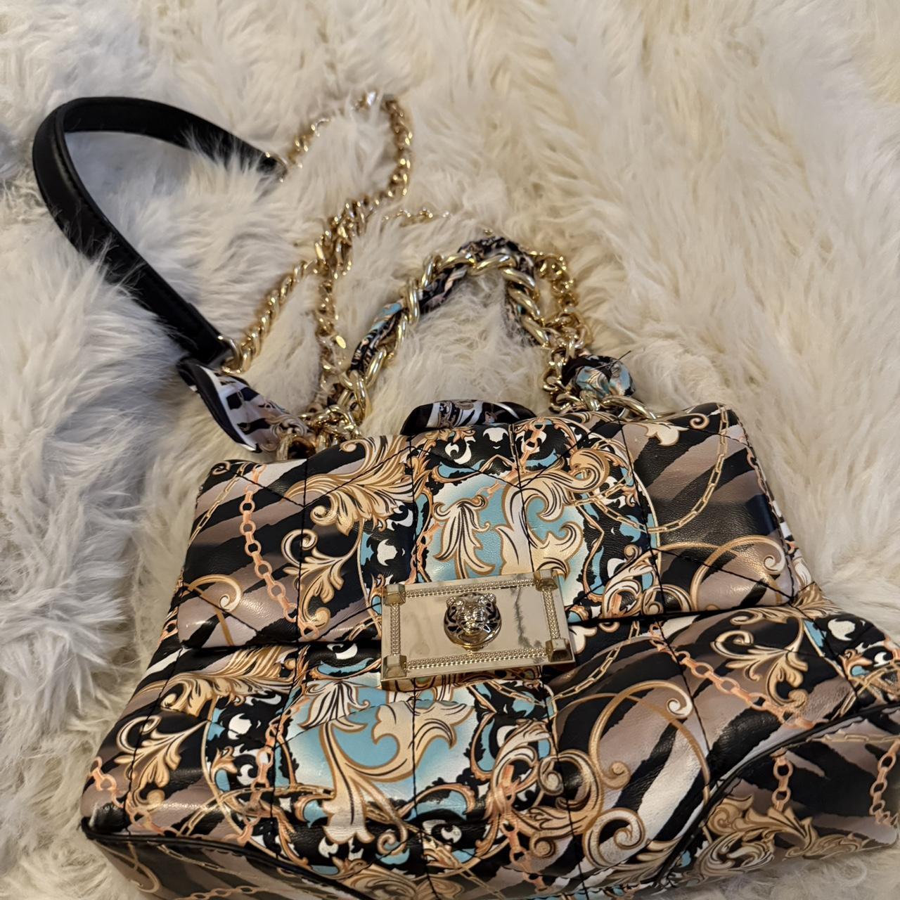 item listed by pierinalooor