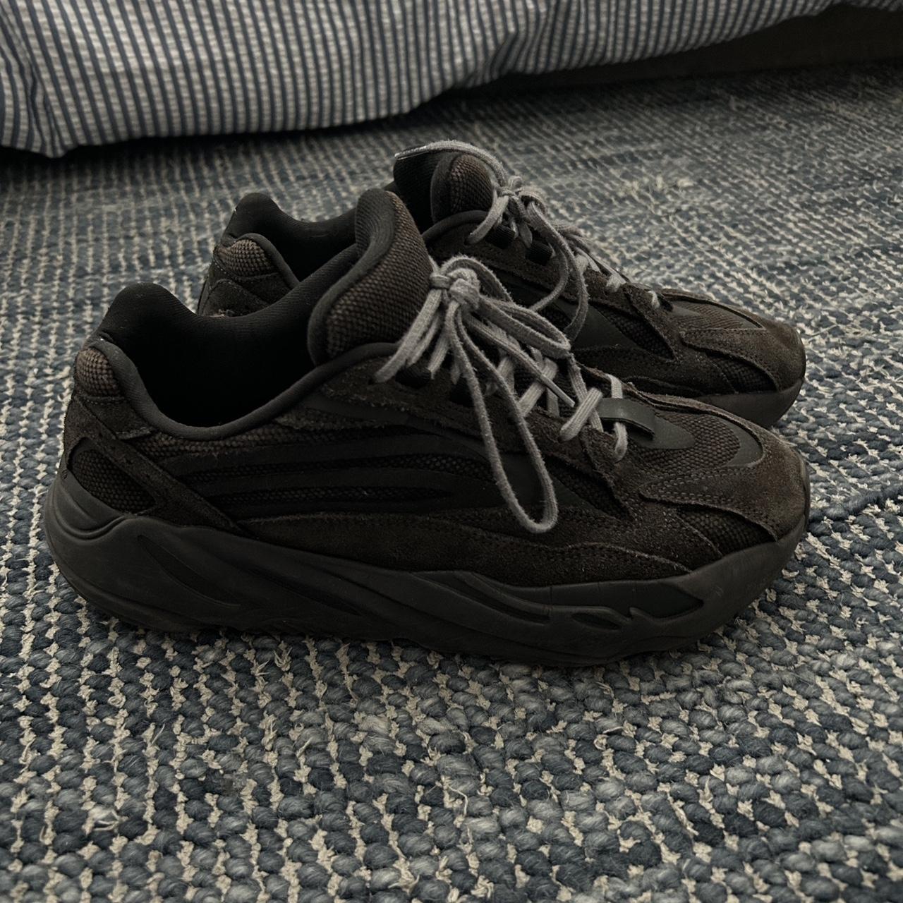 yeezy 700 v2 black reflective