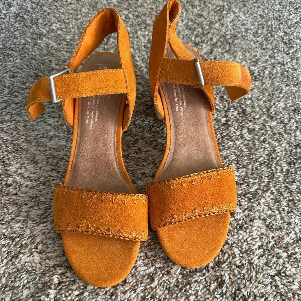 item listed by bohemeriecloset