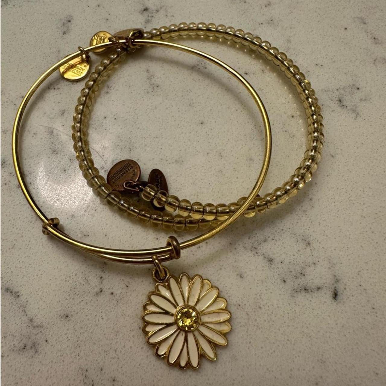 item listed by bohemeriecloset