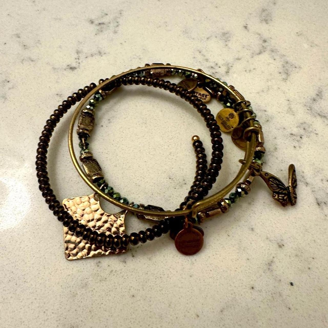 item listed by bohemeriecloset