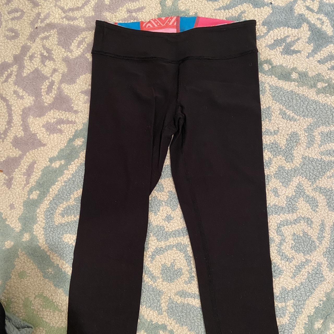 trendy kids lululemon girls patterned black leggings - Depop