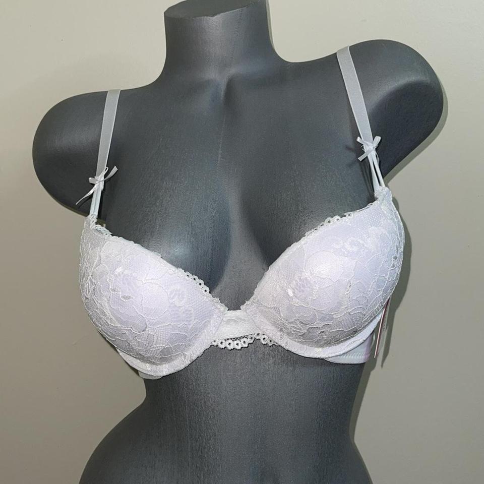 This Hanes Ultimate Bra in Porcelain, size S, offers - Depop