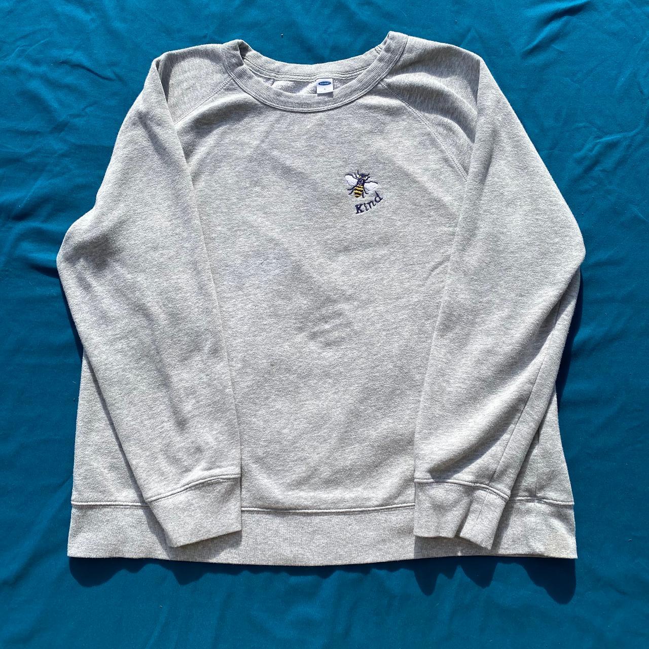 grey crew neck sweatshirt with bee kind