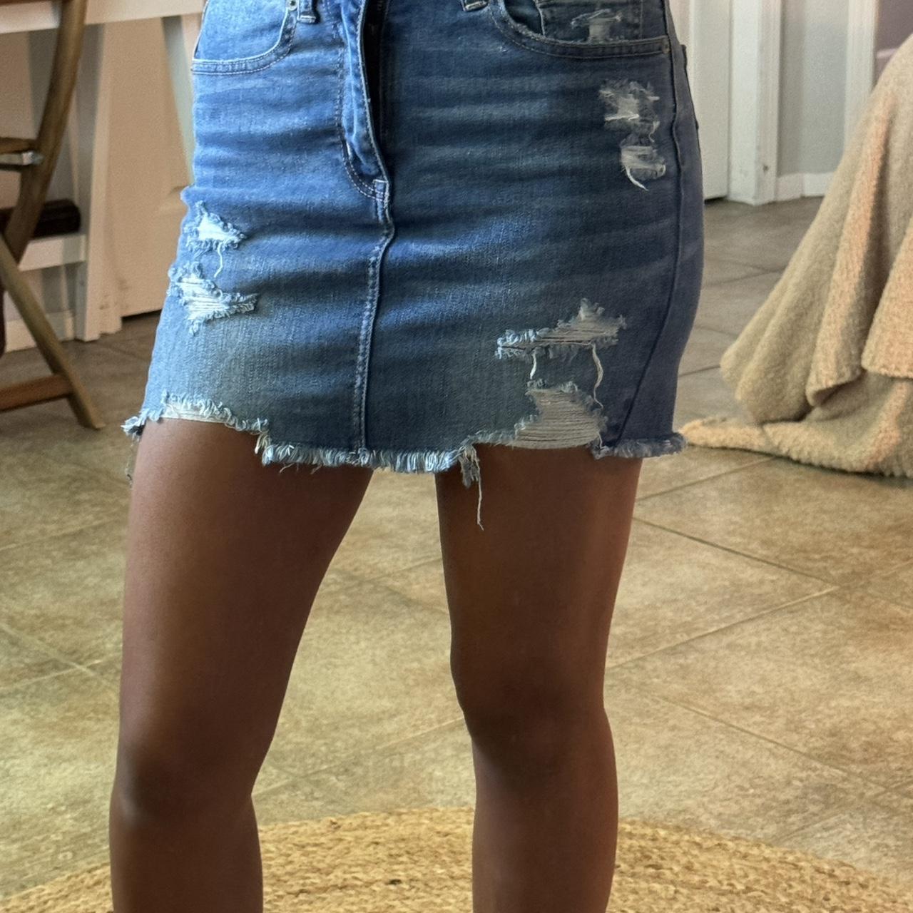 American Eagle Women's Skirt Blue – Distressed denim mini