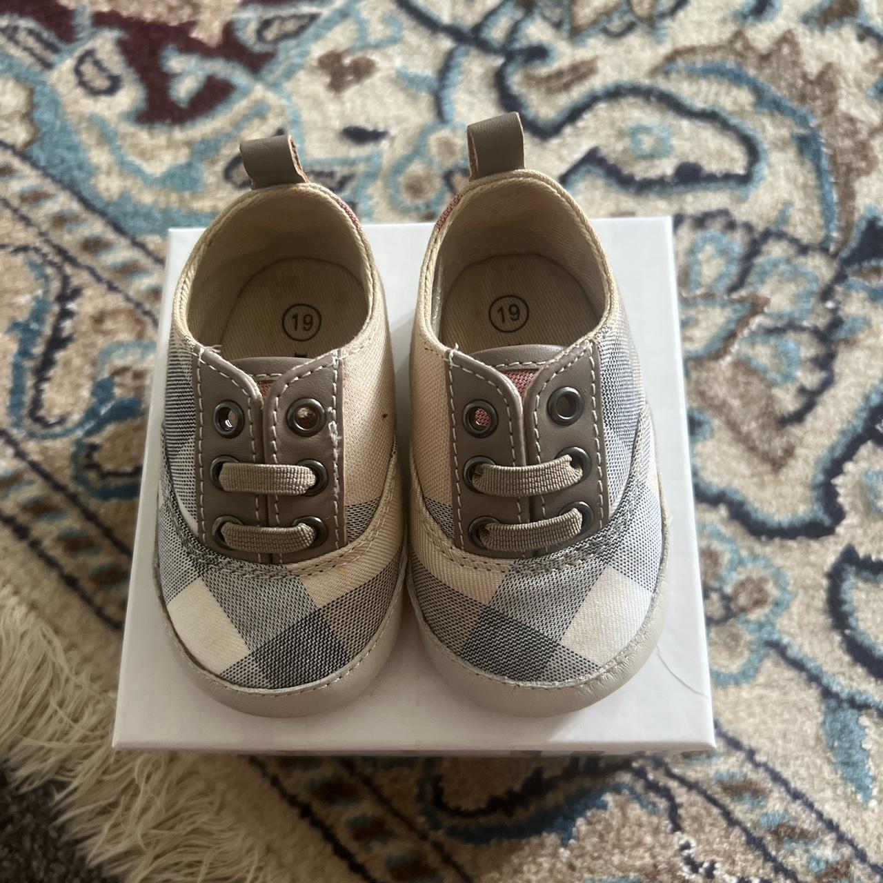 Burberry on sale new born shoes