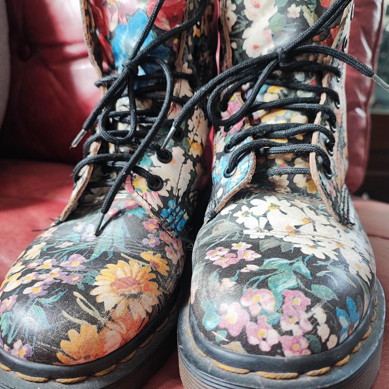 Dr martens power floral best sale