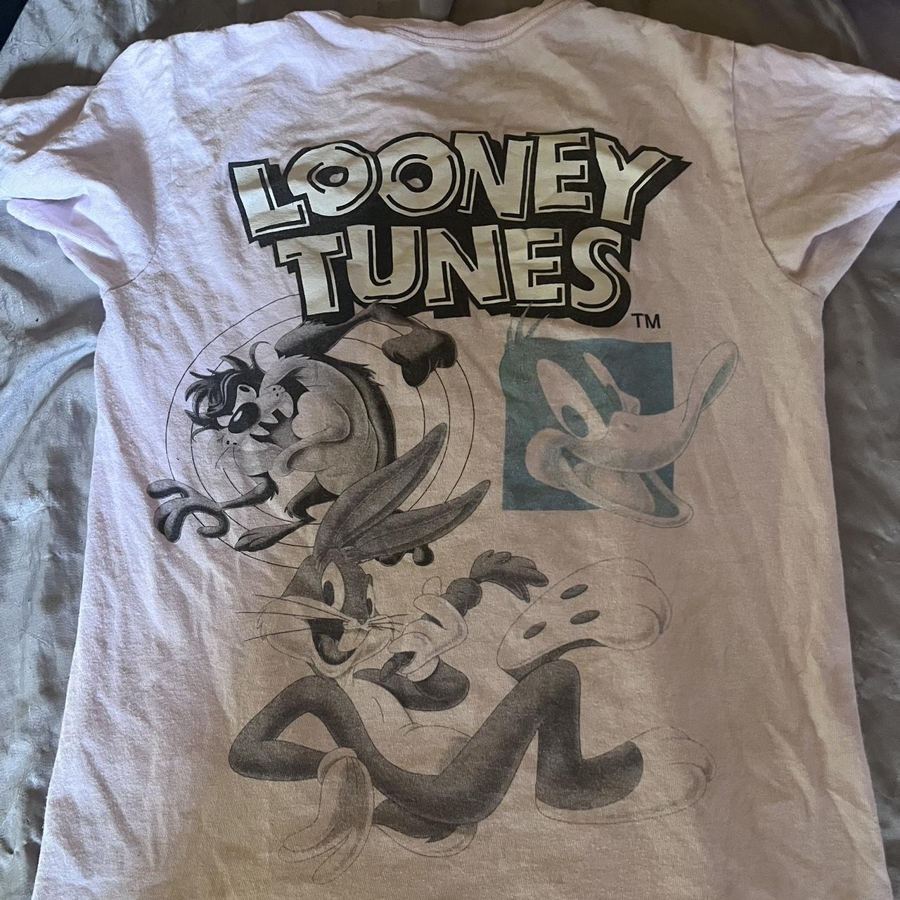 Looney Tunes Women's T-shirt | Depop