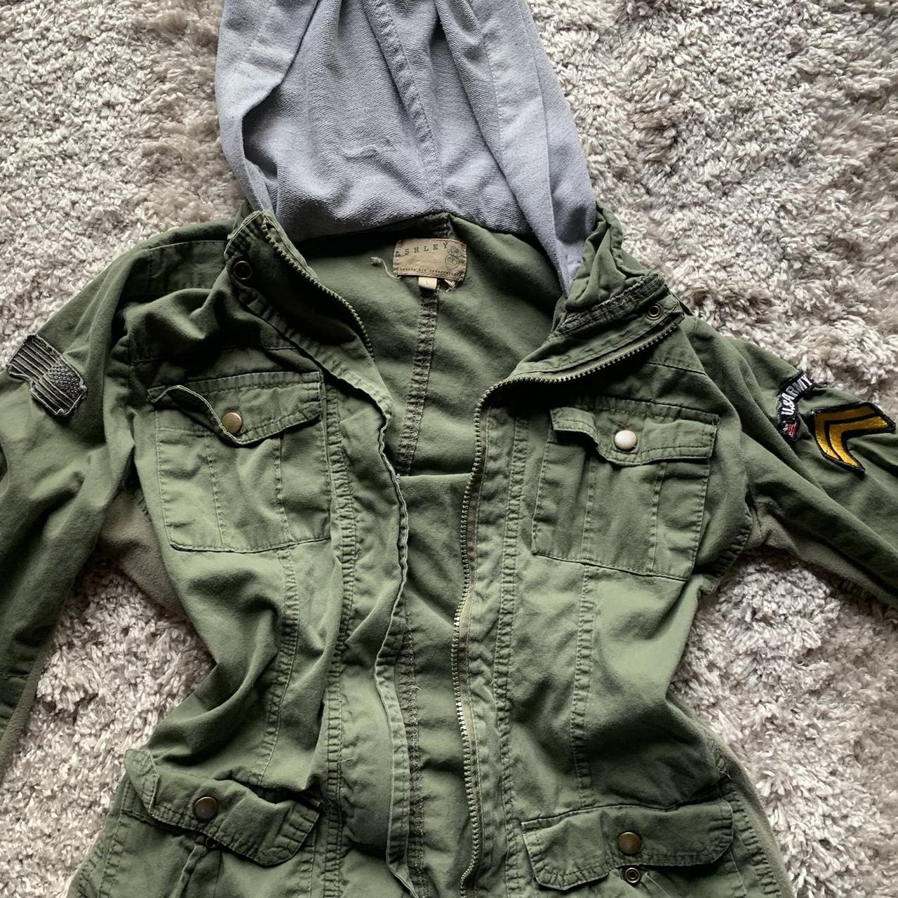 Lightweight army green jacket Size S - Depop