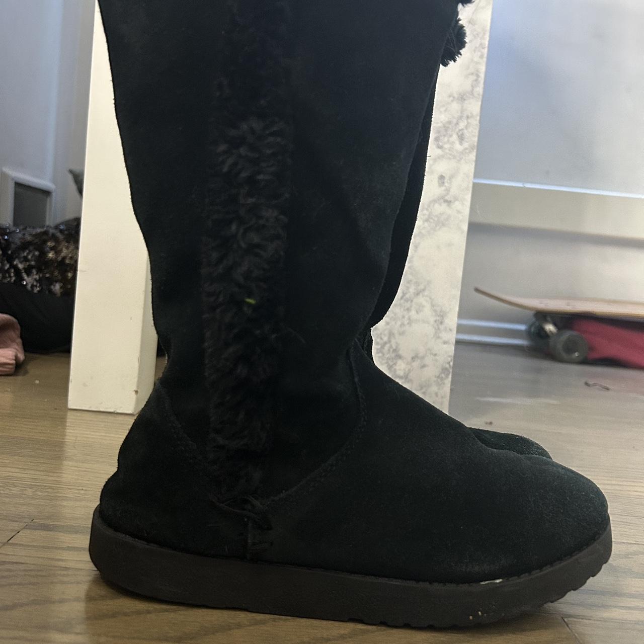 Plain black fuzzy boots Like new - Depop