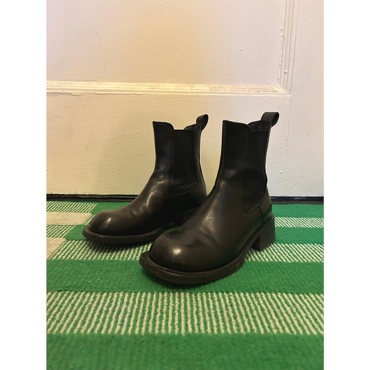 chelsea boots square toe
