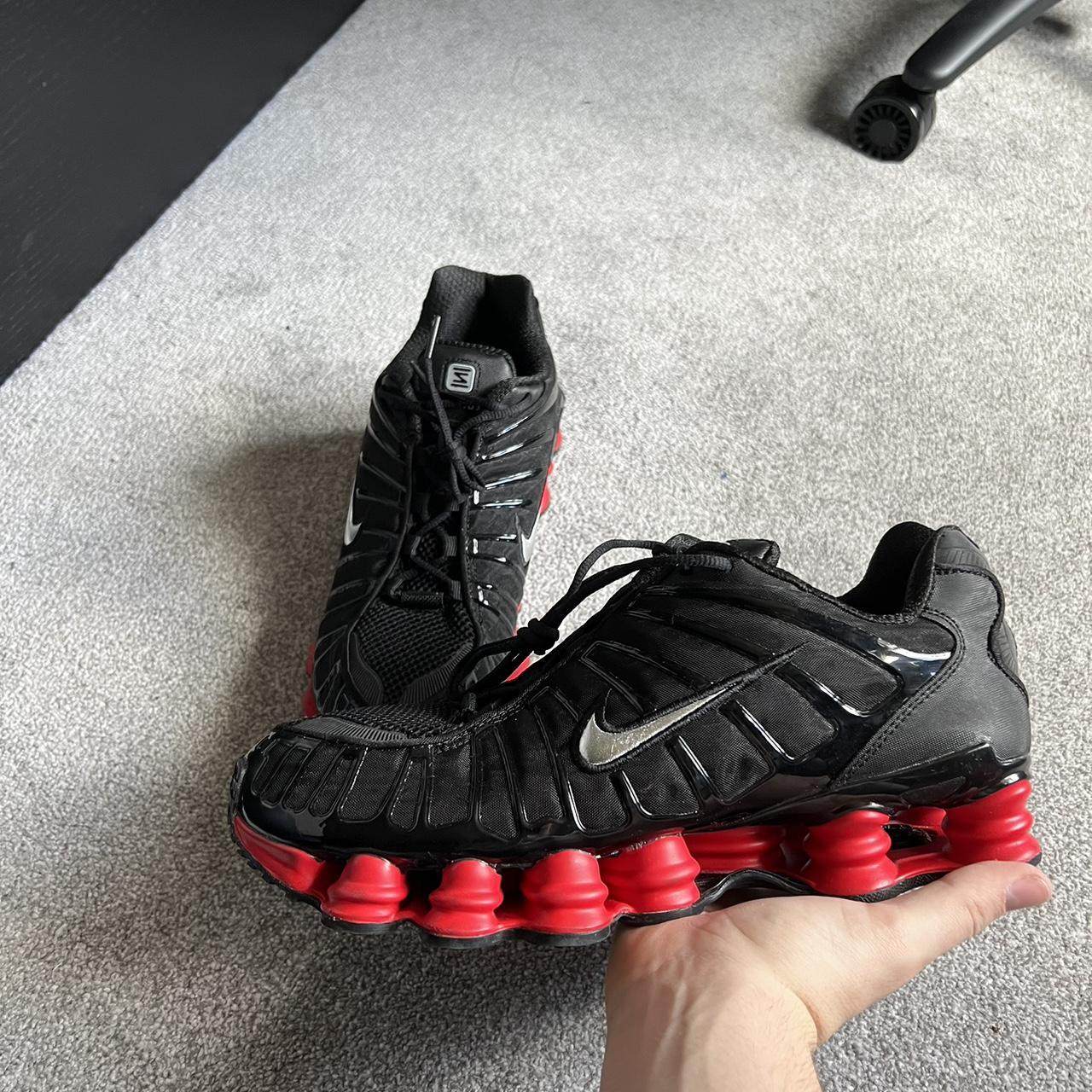 mens black and red nike shox