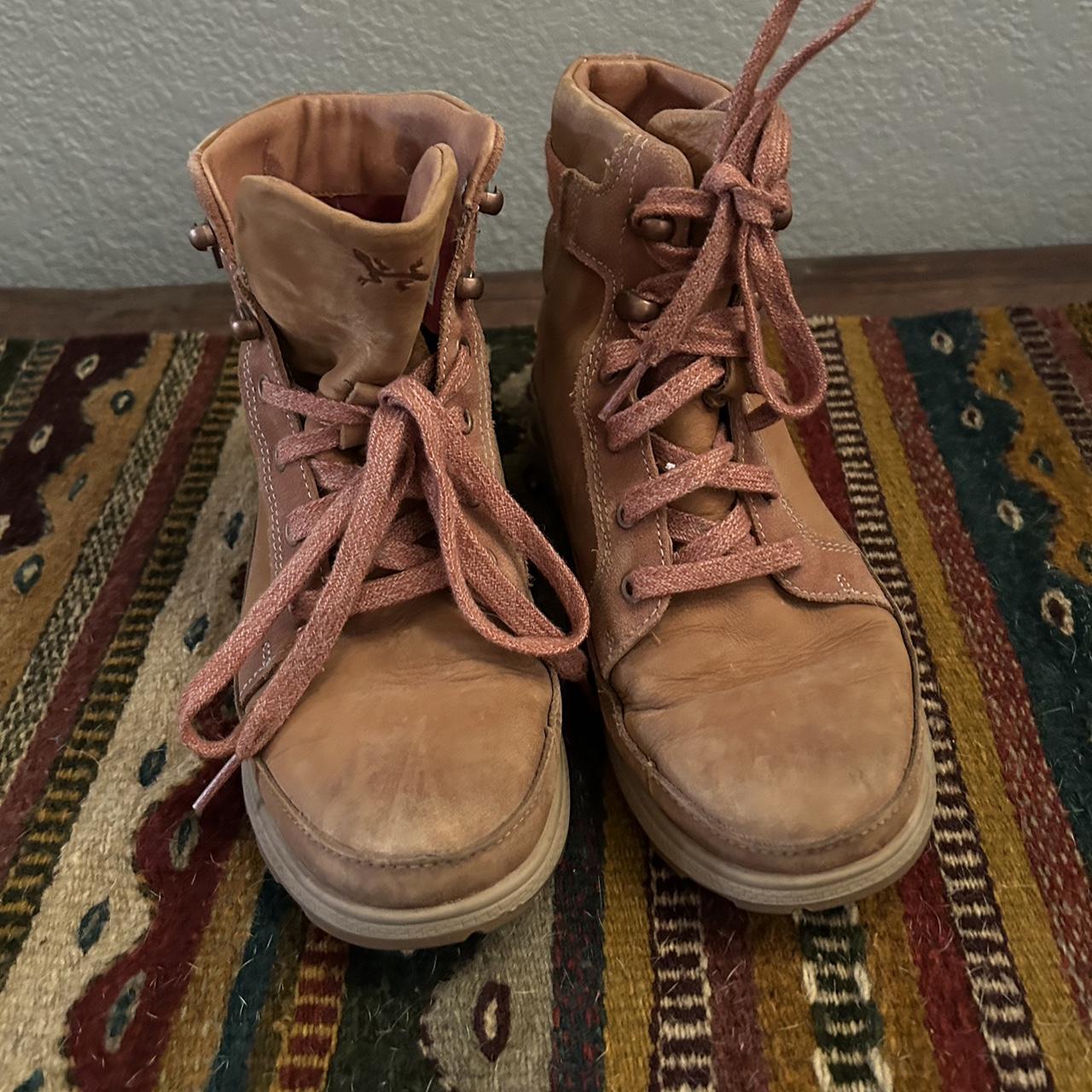 Chaco boots women s Depop