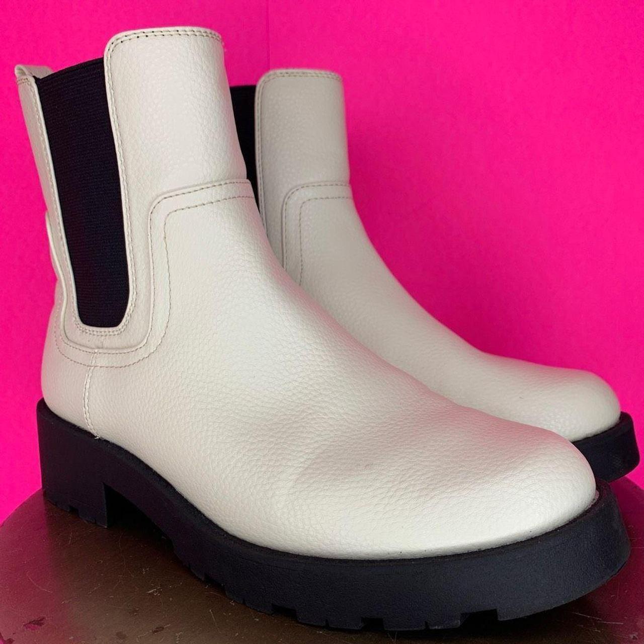 Old Navy Women's White Boots Depop
