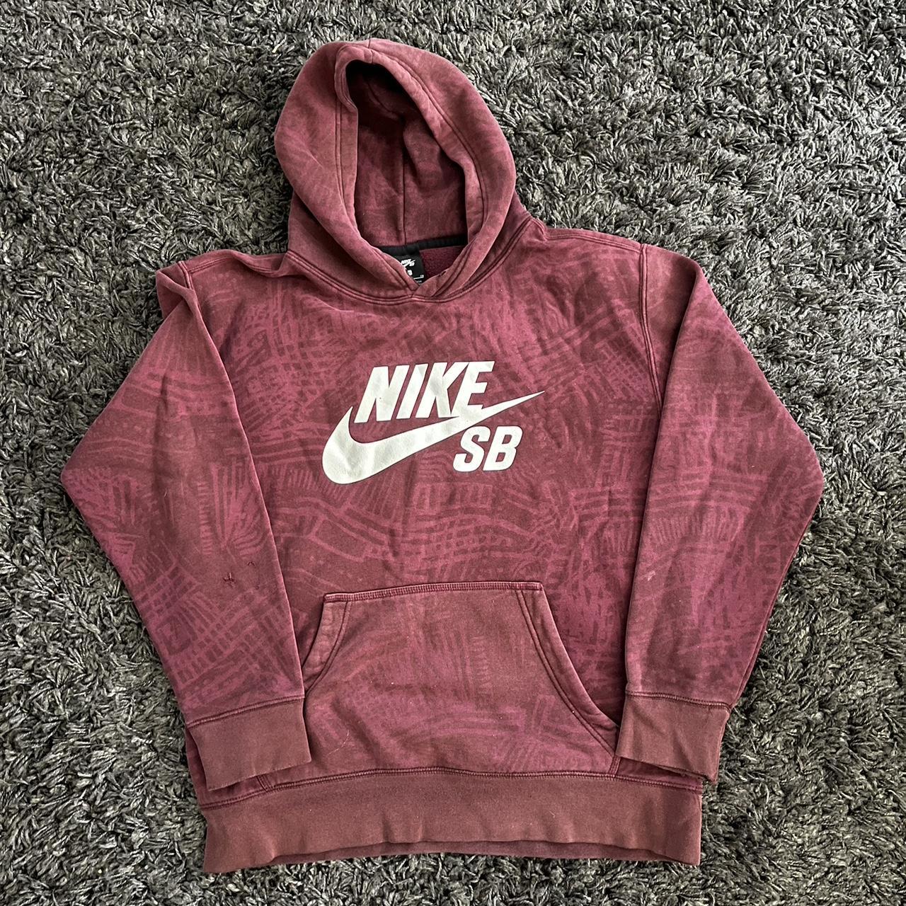 Nike SB Hoodie size small. Missing hoodie string and