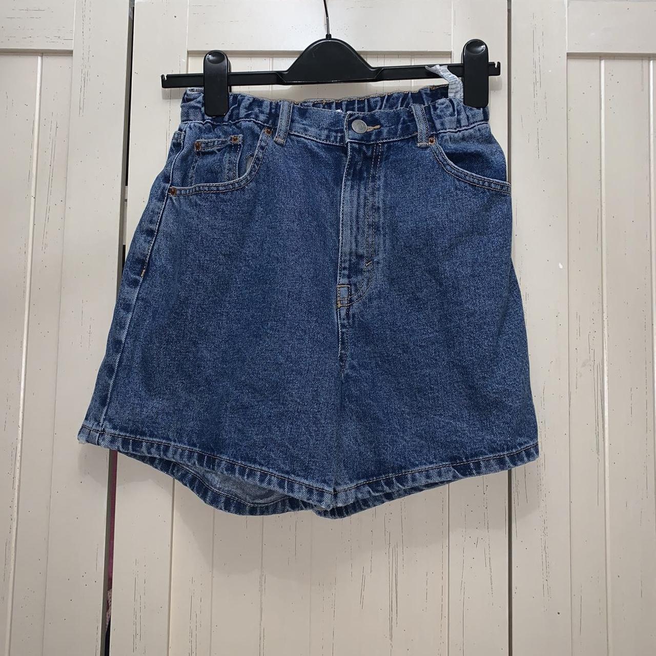Pull and bear Denim shorts to mid thigh Size 10 Depop