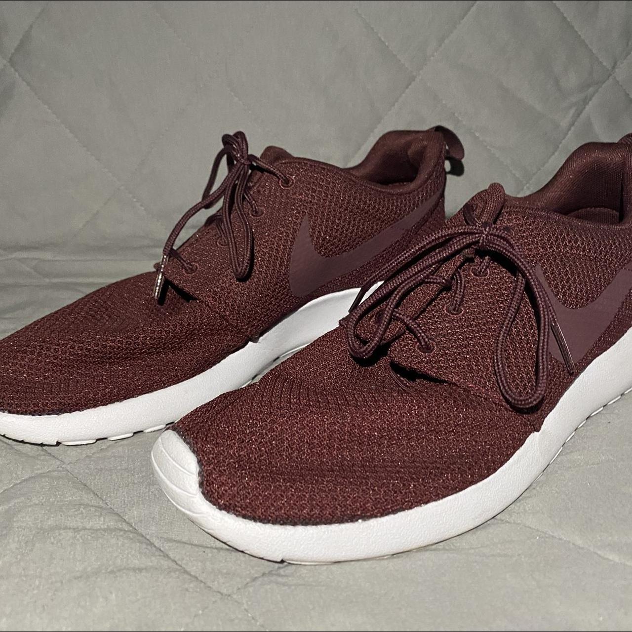 Burgundy Nike Roshes Never worn out. Very