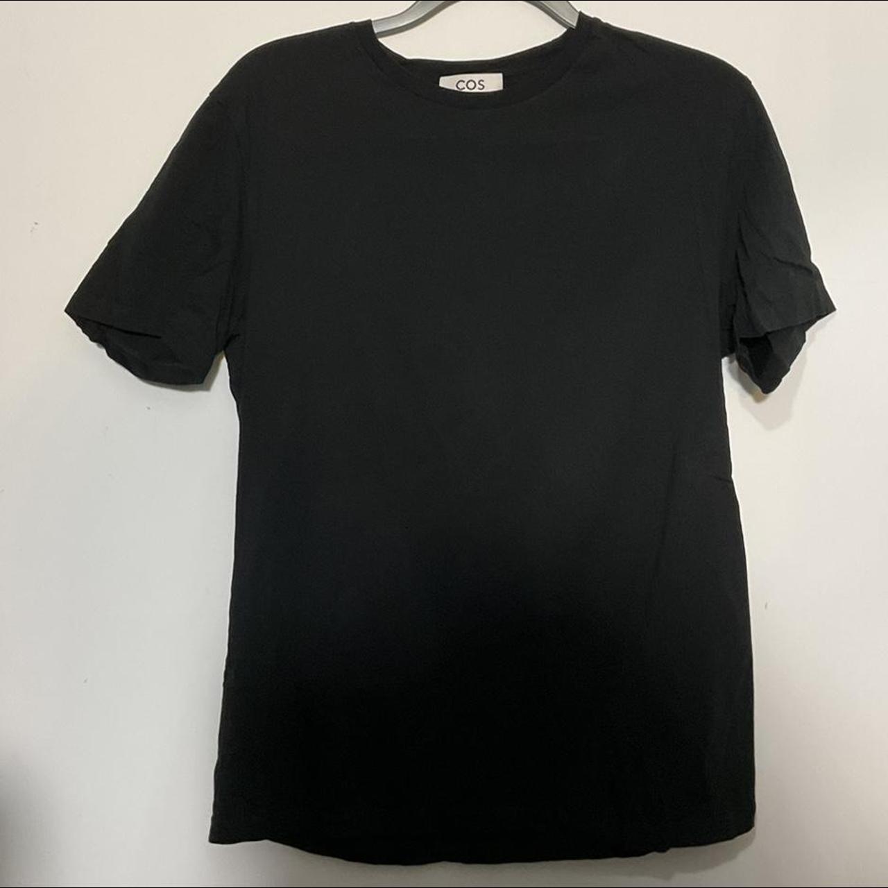 COS Men’s black short sleeve crew neck t shirt in... - Depop