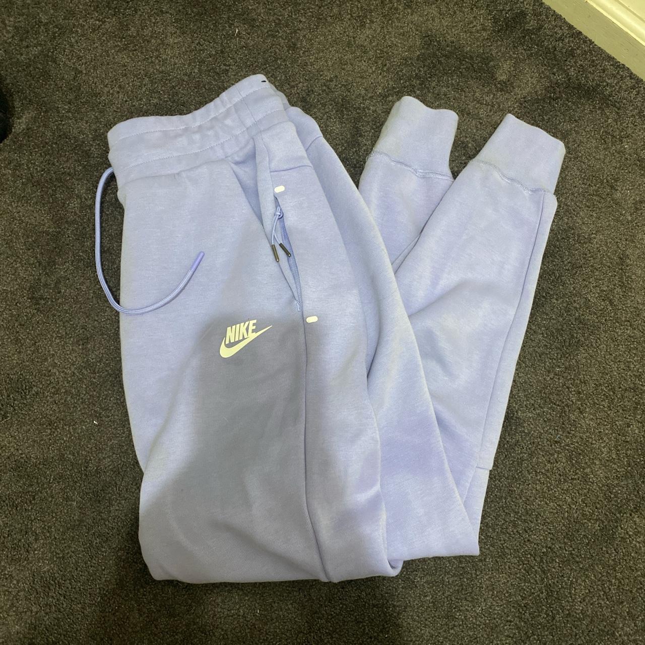 light purple nike outfit