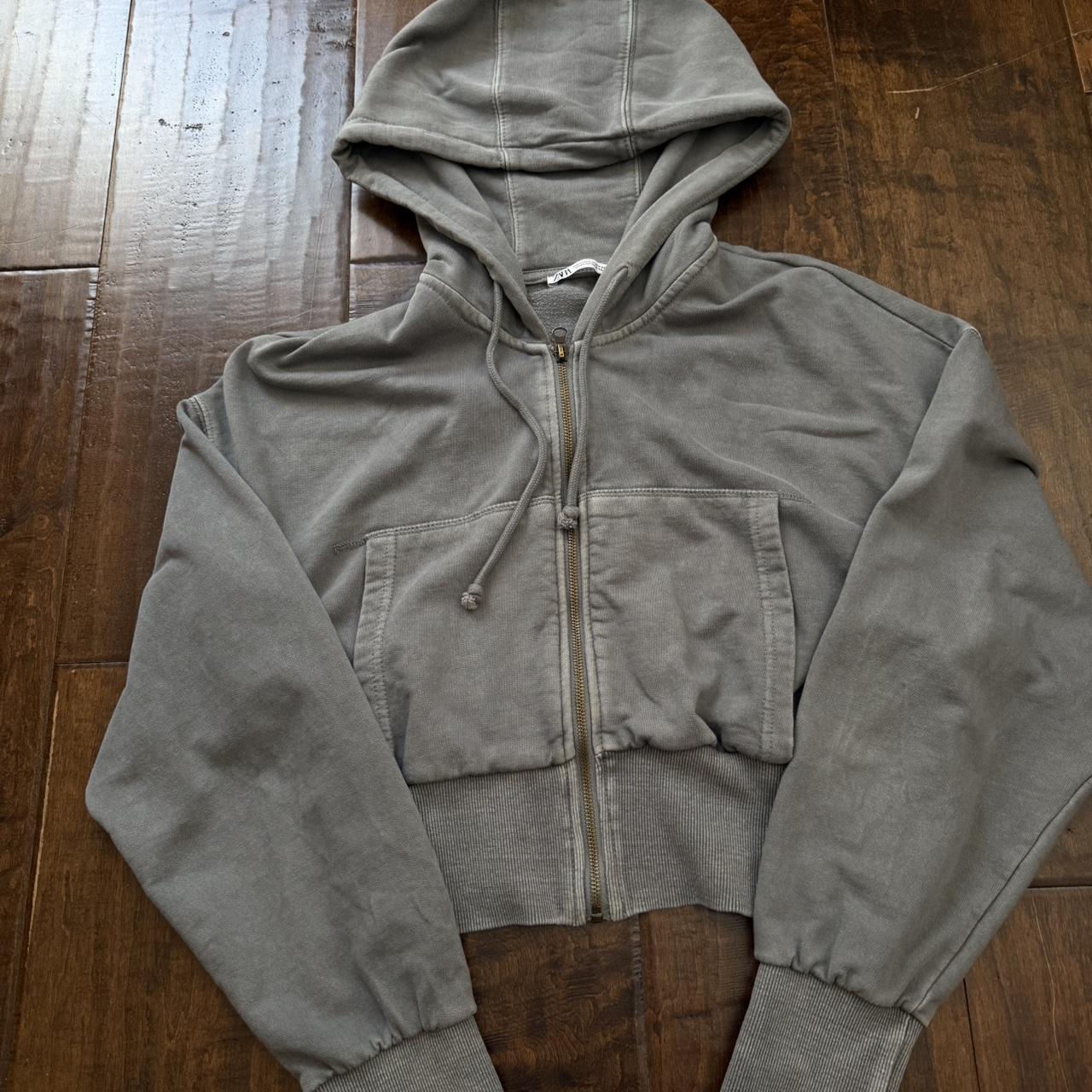 item listed by nicoleawwad