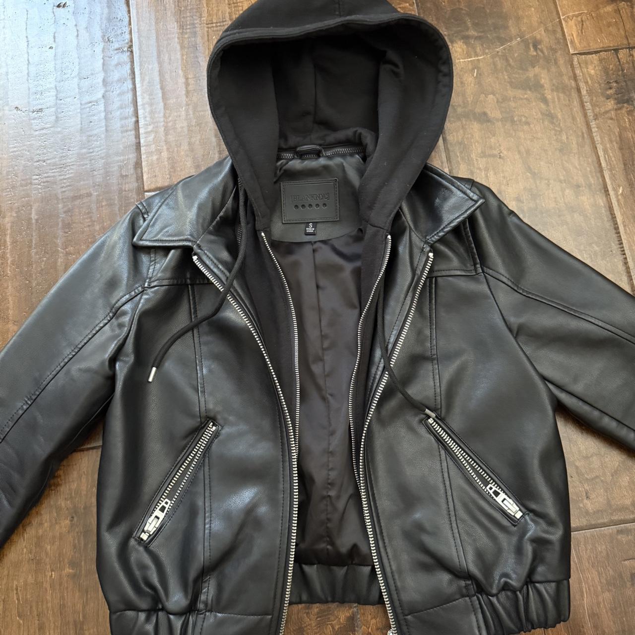 item listed by nicoleawwad