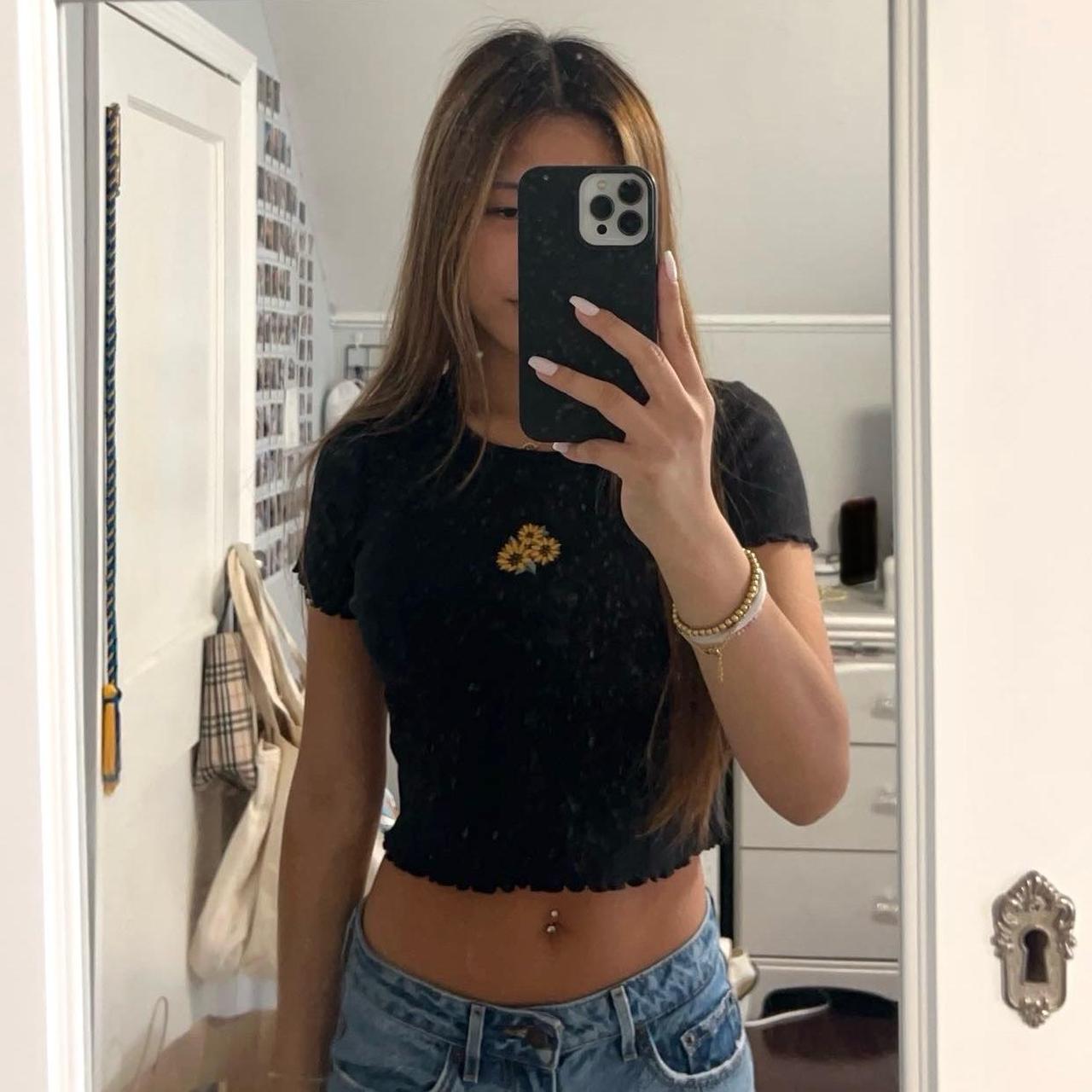 HOLLISTER BLACK BABY TEE WITH SUNFLOWER SIZE: