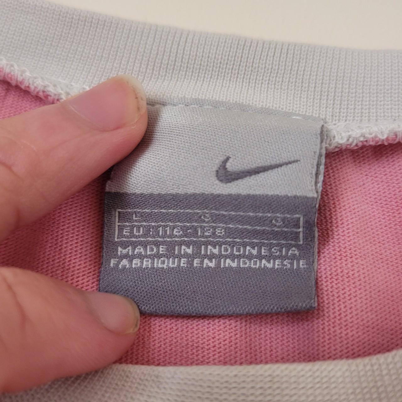 Nike Women's White and Pink T-shirt | Depop