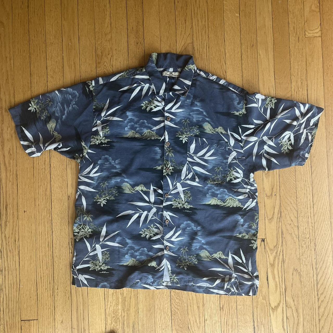 Tommy Bahama offers men’s Hawaiian shirt 100%silk Medium