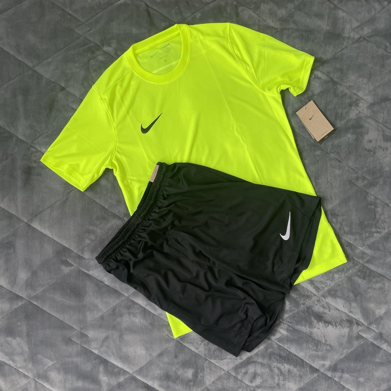 Nike set popular small