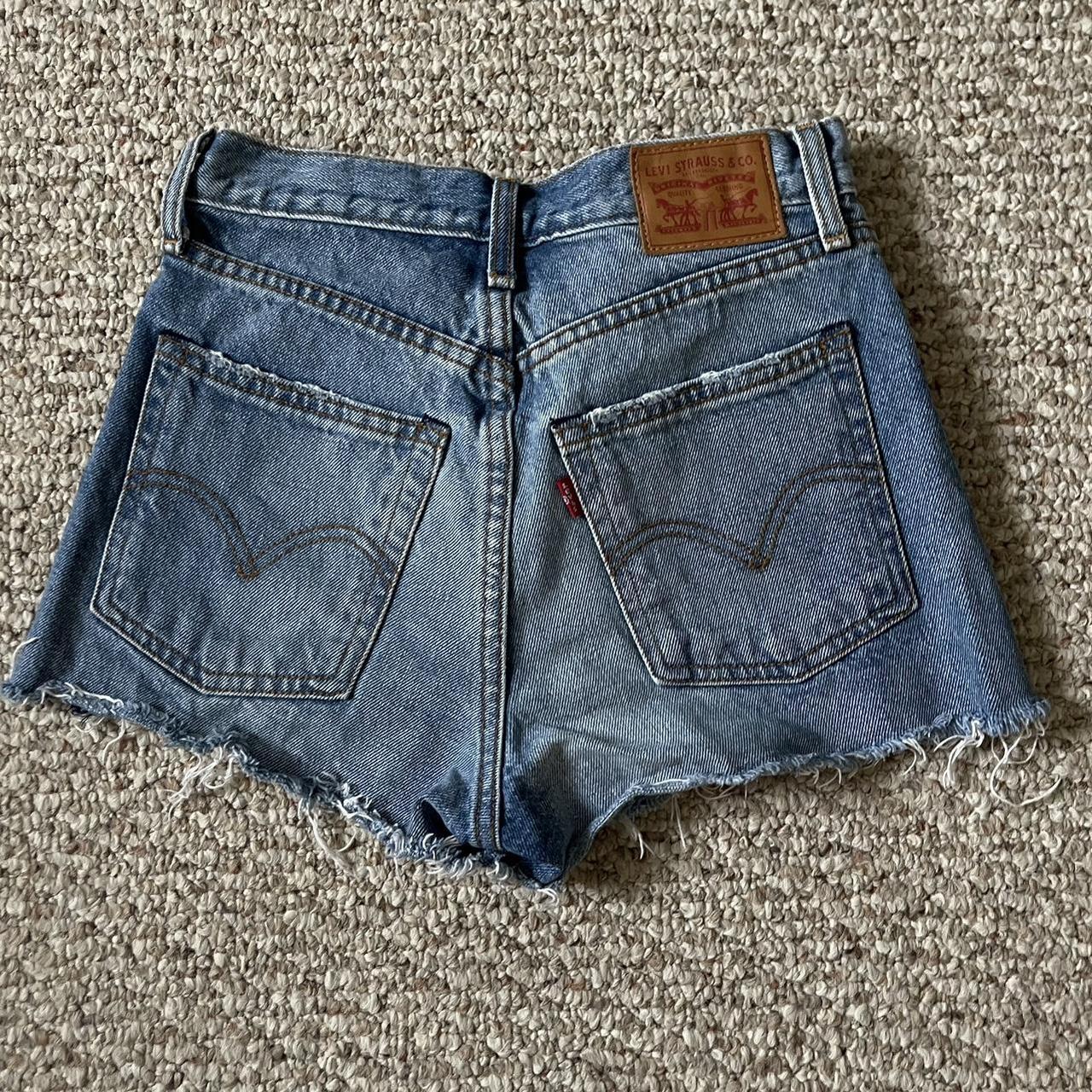 Levi’s wedgie denim shorts - Size (0-2 / X-Small) - Depop