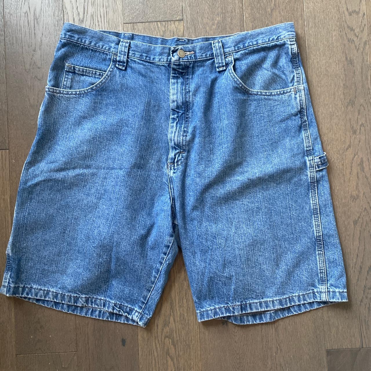 Baggy wrangler jorts carpenter, size 38 fits around... - Depop