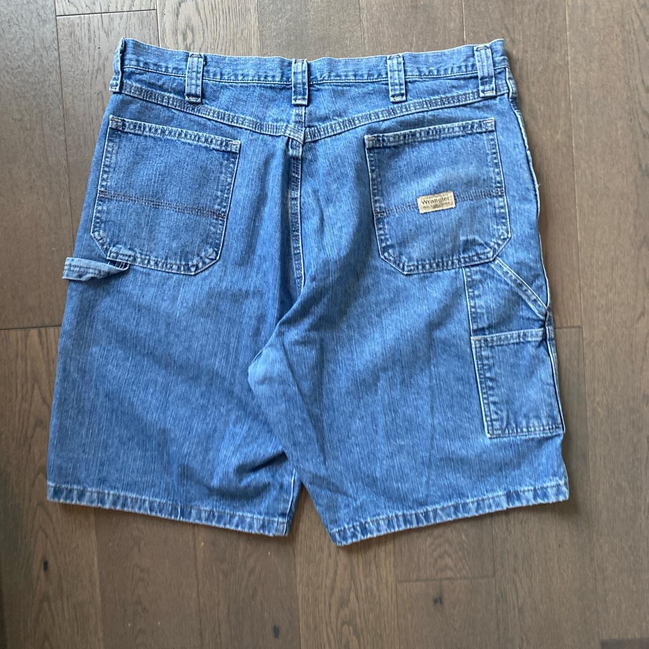 Baggy wrangler jorts carpenter, size 38 fits around... - Depop