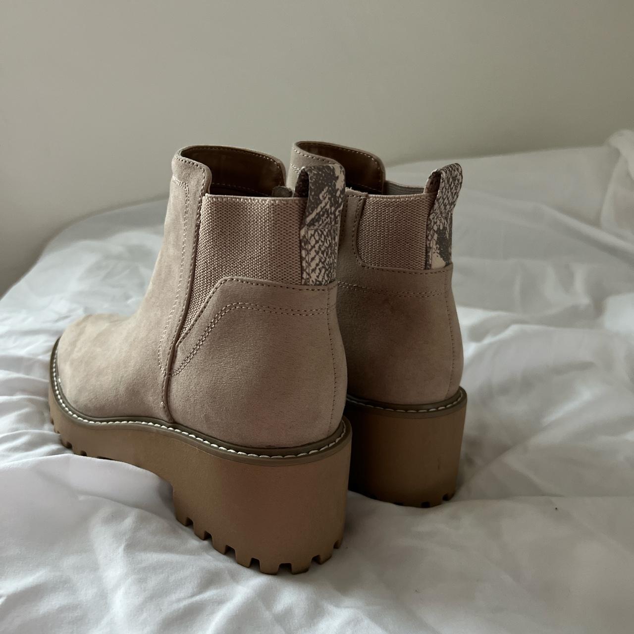 Universal Thread Women's Cream and Tan Boots (3)
