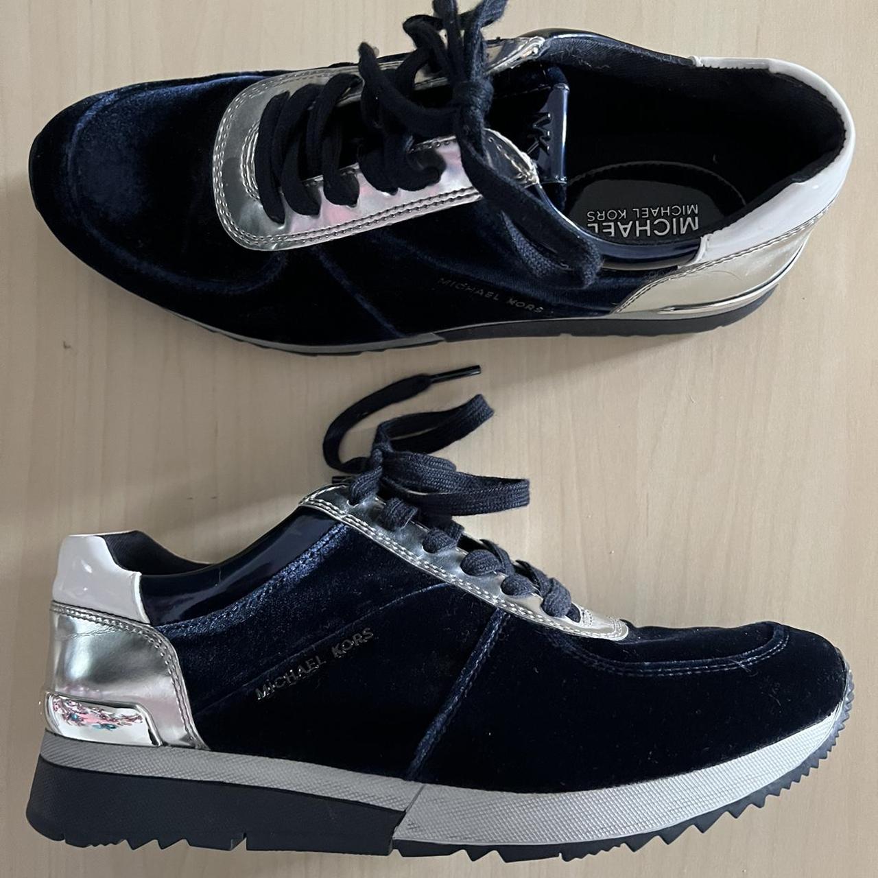 Michael kors hot sale navy trainers