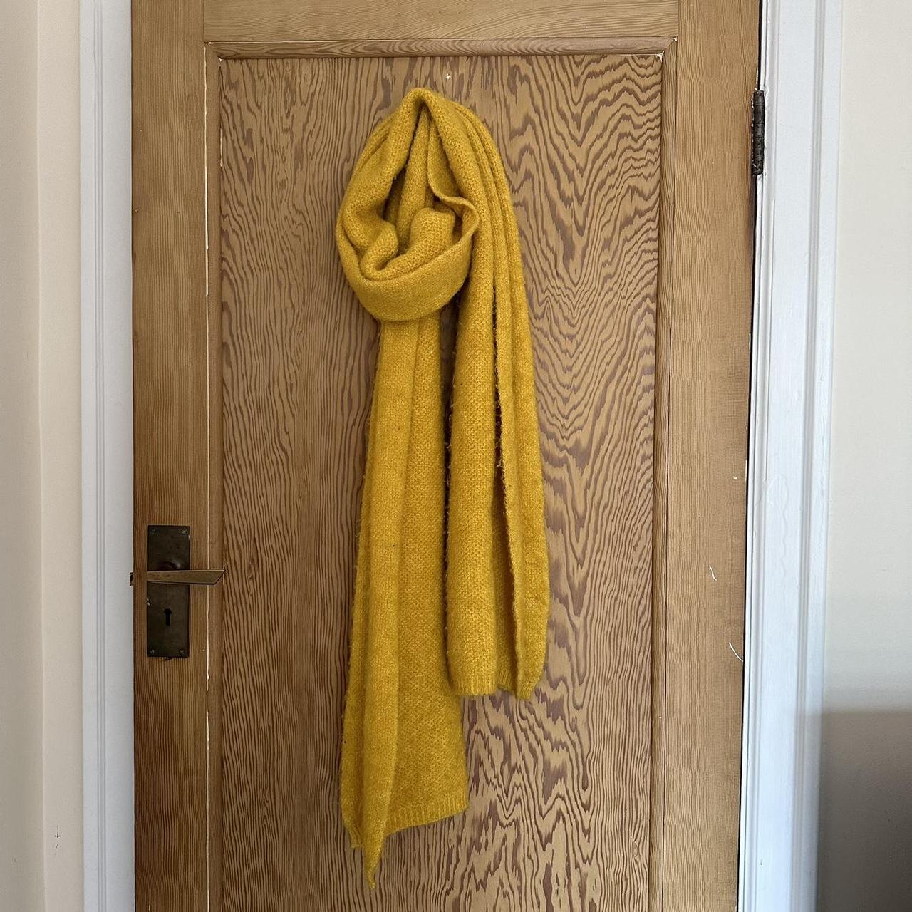 Yellow/ gold scarf perfect for autumn #autumnvibes