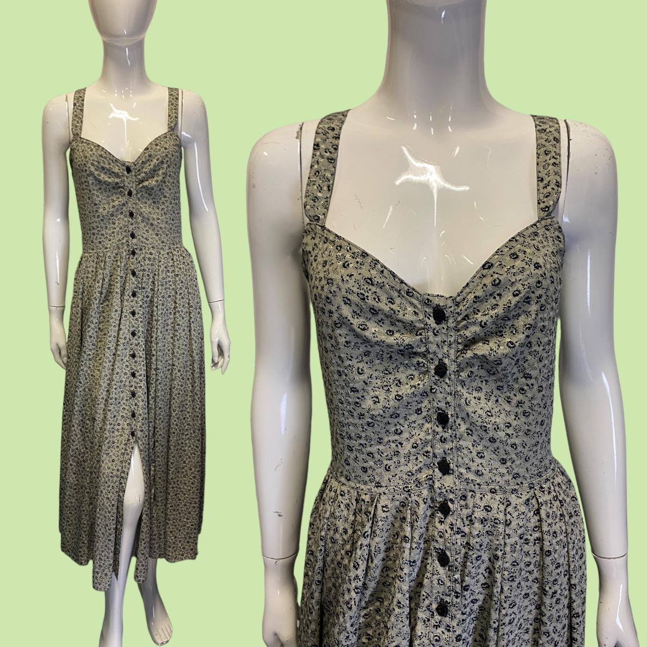 90’s Floaty Grey Floral Dress Cute dress in grey... Depop