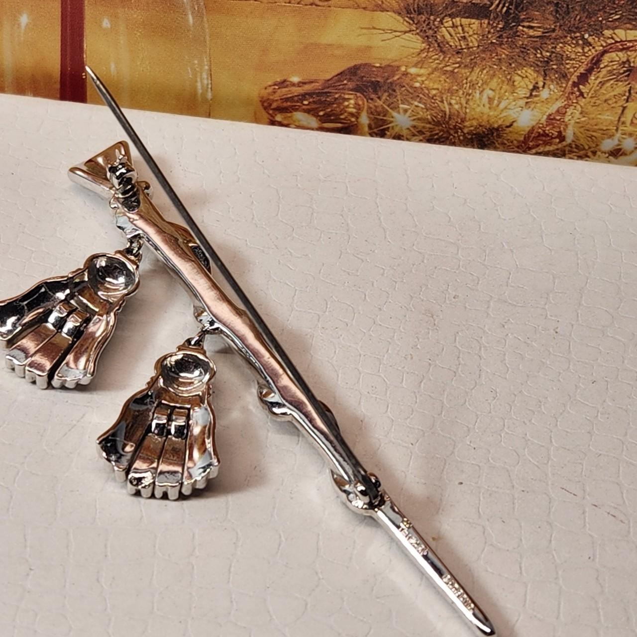 #2135, TRIFARI PAD PEND 1941's " CROWN TRIFARI... - Depop