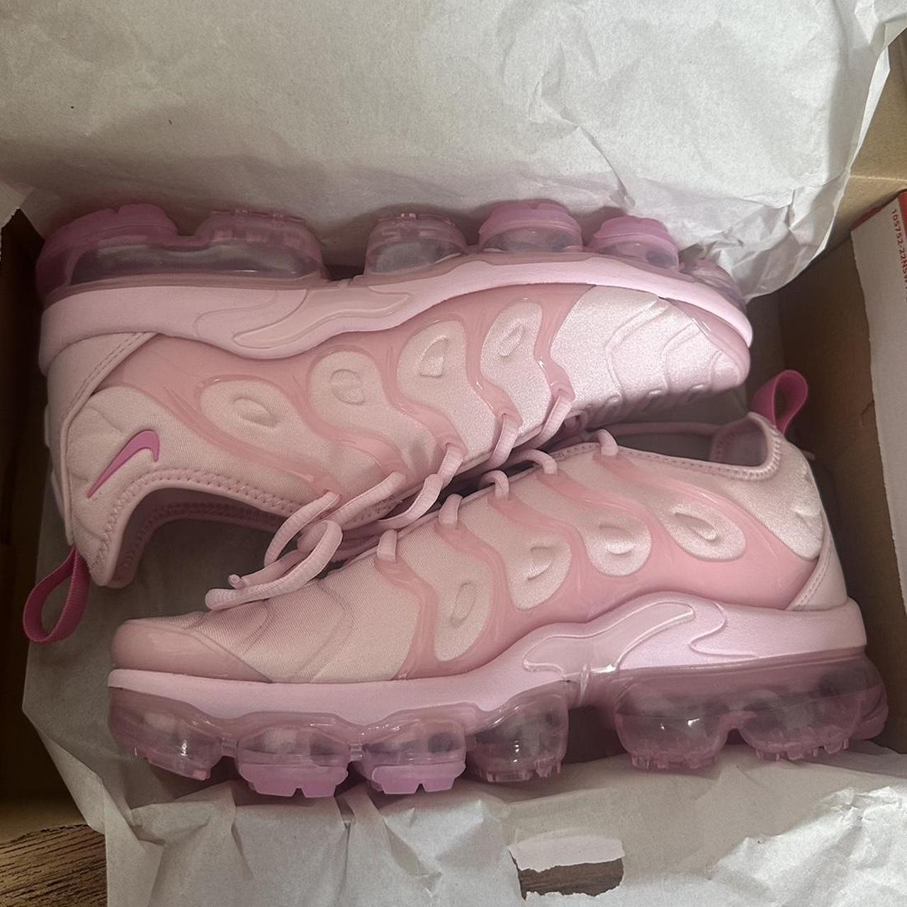 Baby pink nike sales vapormax