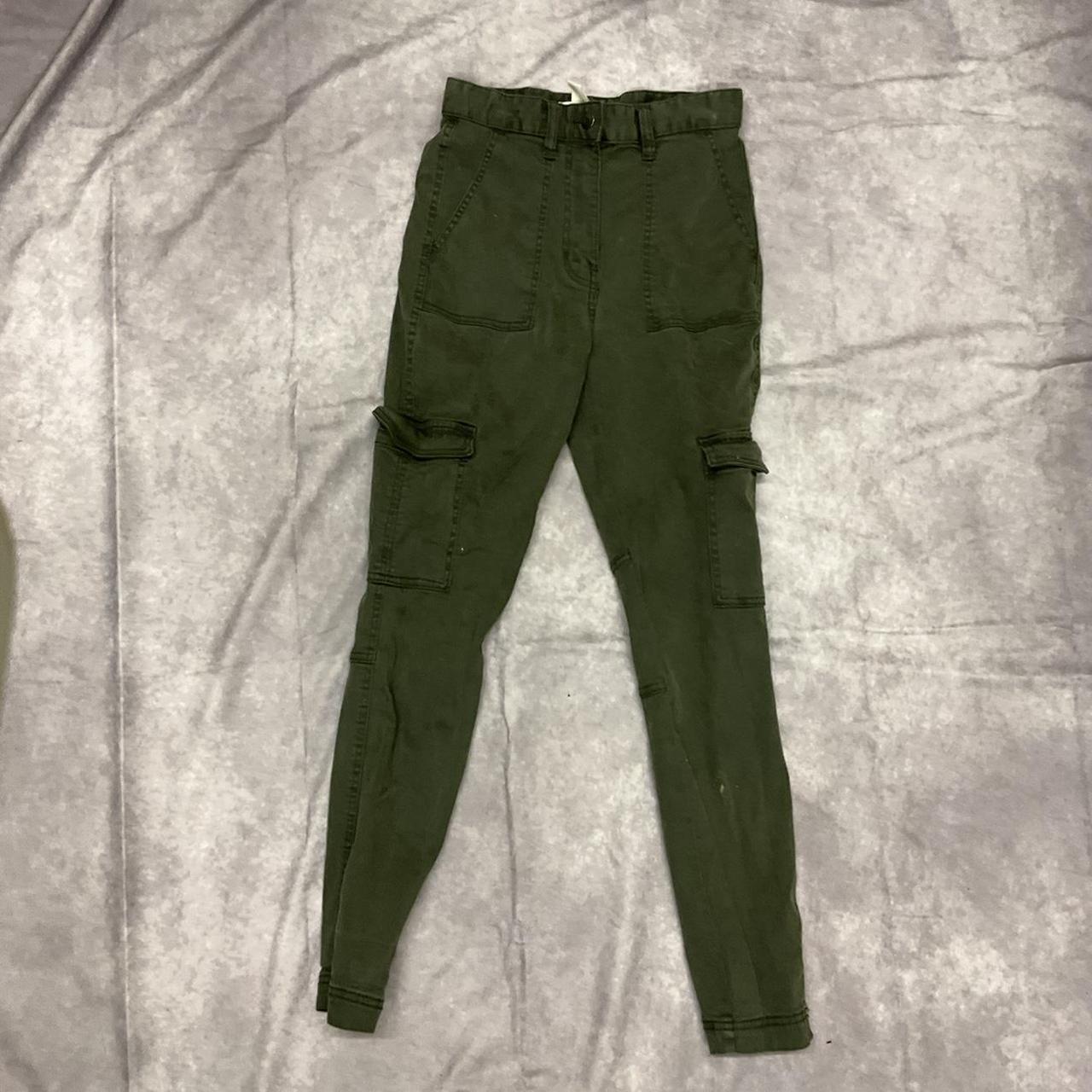 Olive green cargo pants - Depop