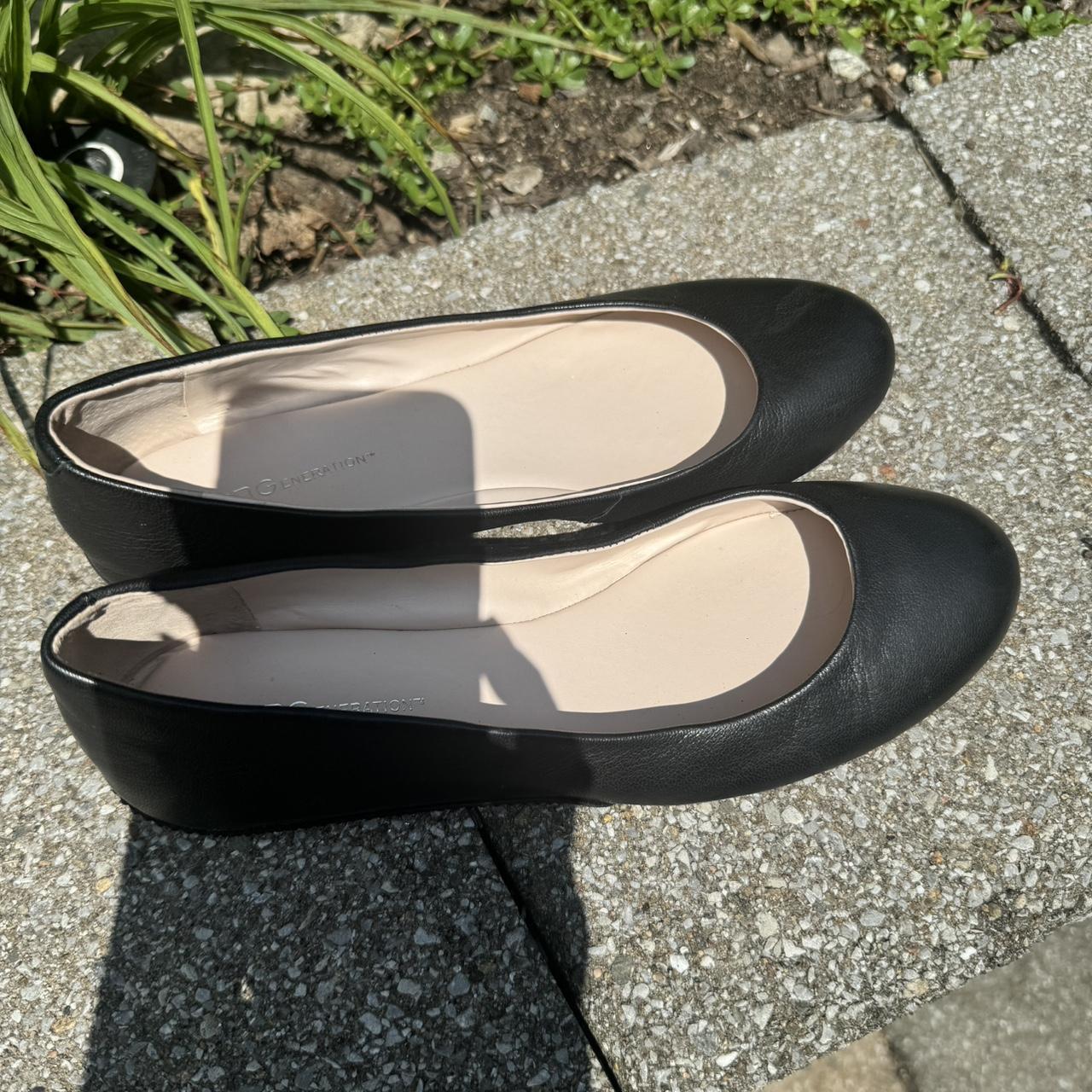 Black leather ballet flats with a 1 heel BCBG. Depop