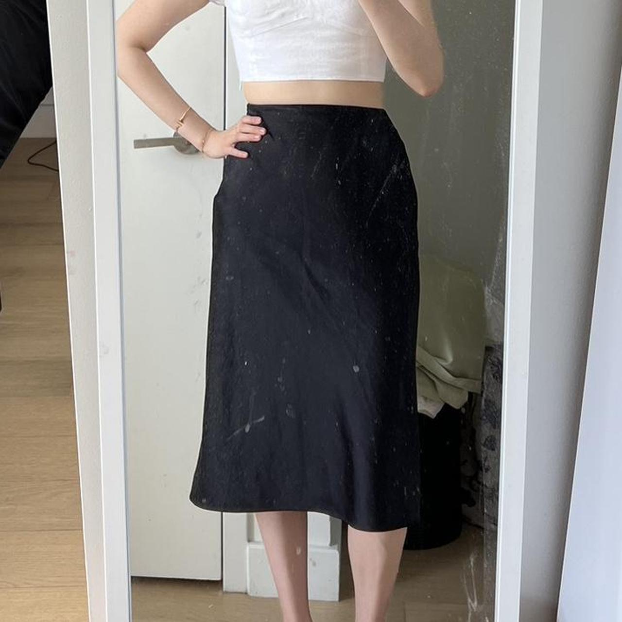 UNIQLO Women's Black Skirt Depop