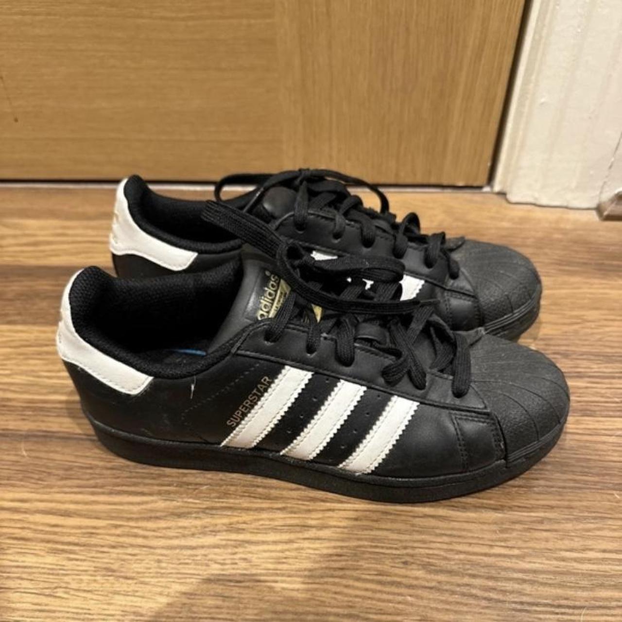 Adidas superstar size on sale 4.5 black and white